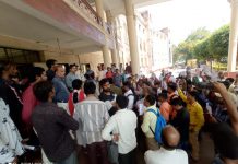 इंदौर में आरई2 रोड प्रोजेक्ट रद्द करने की मांग को लेकर प्रदर्शन