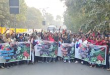 जमशेदपुर में वेंडिंग जोन की माँग को लेकर फुटपाथी दुकानदार आंदोलित हैं फुटपाथी दुकानदार