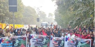 जमशेदपुर में वेंडिंग जोन की माँग को लेकर फुटपाथी दुकानदार आंदोलित हैं फुटपाथी दुकानदार