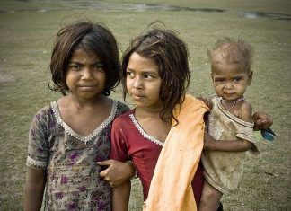 किस मुंह से इन बच्चों को बाल दिवस की शुभकामनाएं दें?