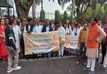 तीन सूत्री माँगों को लेकर मध्यप्रदेश के संविदा स्वास्थ्य कर्मी हड़ताल पर