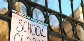 स्कूलों में ताला लगने से करीब दो लाख शिक्षकों को नौकरी से हाथ धोना पड़ा