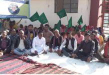 झारखंड कोलियरी मजदूर यूनियन ने धरना कर दी चरणबद्ध आंदोलन की चेतावनी