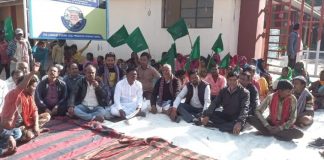 झारखंड कोलियरी मजदूर यूनियन ने धरना कर दी चरणबद्ध आंदोलन की चेतावनी