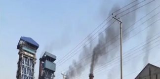 चीनी मिल के विस्तारीकरण के लिए किसानों का धरना