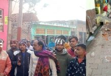 एटा में दलित परिवार के घर शादी के जश्न में पथराव, बीजेपी नेता समेत 15 के खिलाफ एफआईआर दर्ज