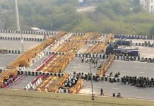 सच का बैरिकेड या बैरिकेड का सच