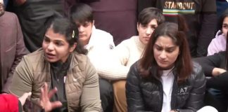 बजरंग पुनिया समेत देश के शीर्ष पहलवान भारतीय कुश्ती महासंघ के खिलाफ धरने पर