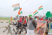 मंदुरी हवाई अड्डा विस्तारीकरण के विरोध में किसानों ने निकाला परेड