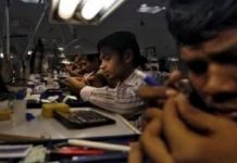 सूरत में 5000 डायमंड श्रमिकों की गई नौकरी, दो महीने में 24 कारखाने हुए बंद