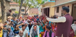 मंदुरी हवाईअड्डा विस्तारीकरण पर किसान परिवारों में आक्रोश, प्रधान का घर घेरकर प्रदर्शन