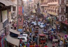 अज़ीम (शानदार’) हक़ीक़त में अज़ीम है!दिल्ली-6 की चारदिवारी जिसको फ़ासीलि शहर भी कहा जाता है! अपने आप में सदियों की तारीख़ समेटे हुए है!