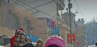 आशियाना बचाने कामकाज छोड़ कड़कड़ाती ठंड में सड़क पर उतरे लोग