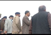 खिरिया बाग में धरना जारी, भूमि अधिग्रहण न करने का लिखित आश्वासन मिलने पर ही हटेंगे ग्रामीण