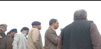 खिरिया बाग में धरना जारी, भूमि अधिग्रहण न करने का लिखित आश्वासन मिलने पर ही हटेंगे ग्रामीण