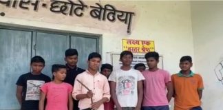 सरस्वती पूजा में शामिल नहीं होने पर शिक्षक ने की आदिवासी छात्रों की बेरहमी से पिटाई