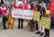 बेलसोनिका यूनियन की सदस्यता रद्द करने के विरोध में महिलाओं व बच्चों ने निकाला जुलूस