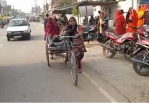 बीमार पिता को इलाज के लिए खुद रिक्शा खींचकर अस्पताल ले गयी नाबालिग बेटी