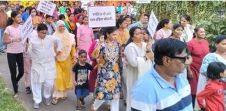 एयर इंडिया कर्मचारियों के आवास का किराया वसूल रहा टाटा; कर्मियों का सपरिवार विरोध मार्च