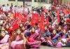 महाराष्ट्र में विभिन्न माँगों को लेकर आँगनबाड़ी कार्यकर्ताओं का धरना प्रदर्शन