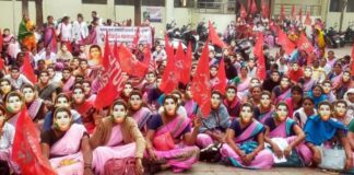 महाराष्ट्र में विभिन्न माँगों को लेकर आँगनबाड़ी कार्यकर्ताओं का धरना प्रदर्शन