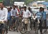 साइकिल वालों के लिए सुरक्षित नहीं हैं दिल्ली की सड़कें