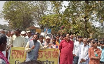 धनबाद में डीवीसी के विस्थापितों ने किया प्रदर्शन
