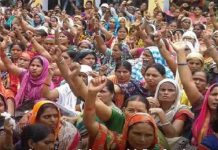 उप्र में नियमितीकरण की माँग को लेकर शिक्षामित्रों का हल्लाबोल