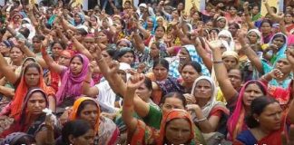 उप्र में नियमितीकरण की माँग को लेकर शिक्षामित्रों का हल्लाबोल