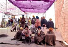 जीरा शराब फैक्ट्री बंद करने का लिखित आदेश नहीं आने से ग्रामीणों ने आंदोलन खत्म करने से किया इनकार