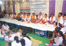 भिक्षाटन कर विरोध दर्ज जताएंगे झारखंड के अनुबंधित पारा स्वास्थ्यकर्मी