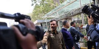 इंदिरा गांधी की तरह बीबीसी पर हाथ डालना मोदी को भी भारी पड़ेगा