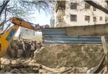 महरौली की झुग्गियों पर चला डीडीए का बुलडोजर