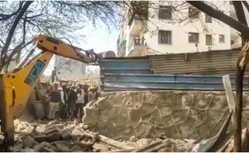 महरौली की झुग्गियों पर चला डीडीए का बुलडोजर