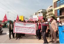 दिल्ली के गांधीनगर में ट्रांसपोर्ट एजेंसियों के पल्लेदारों ने निकाला मार्च