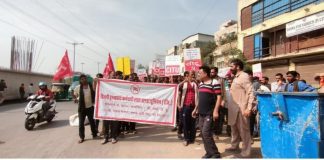 दिल्ली के गांधीनगर में ट्रांसपोर्ट एजेंसियों के पल्लेदारों ने निकाला मार्च