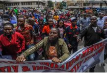 कीनिया में चीनी व्यापारियों के विरोध में स्थानीय कारोबारियों का प्रदर्शन