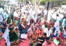 दिल्ली में जंतर-मंतर पर मनरेगा मजदूरों का धरना जारी