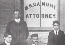 सत्य के प्रयोग बनाम असत्य के प्रयोग