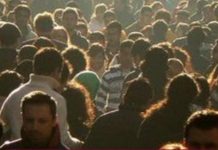 प्याज की गिरती कीमत से परेशान किसानों का पैदल मार्च