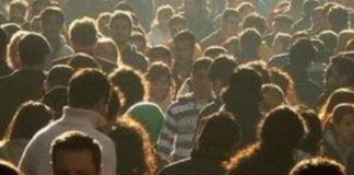 प्याज की गिरती कीमत से परेशान किसानों का पैदल मार्च