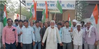 राजस्थान के सीकर में मजदूरी बढ़ाने को लेकर ईंट भट्ठा मजदूरों का प्रदर्शन