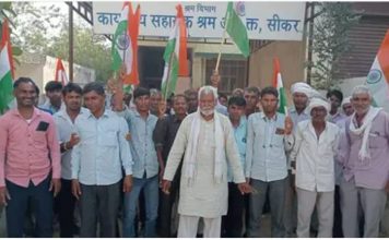 राजस्थान के सीकर में मजदूरी बढ़ाने को लेकर ईंट भट्ठा मजदूरों का प्रदर्शन