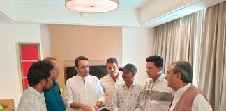इंदौर में संयुक्त किसान मोर्चा का प्रतिनिधिमंडल सांसद जयंत चौधरी और अखिलेश यादव से मिला
