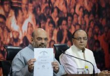 प्रधानमंत्री मोदी की डिग्री विवाद का विषय क्यों है