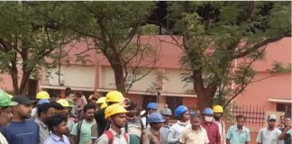 ठेका श्रमिक की मौत से आक्रोशित मेघाहातुबुरु खदान के मजदूरों ने किया आंदोलन