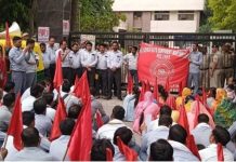 बेलसोनिका में गैरकानूनी छॅंटनी के विरोध में मजदूरों का प्रदर्शन