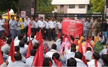 बेलसोनिका में गैरकानूनी छॅंटनी के विरोध में मजदूरों का प्रदर्शन