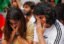 अनुशासित होने का मतलब चुपचाप सहते रहना नहीं होता