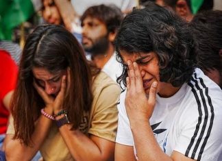 अनुशासित होने का मतलब चुपचाप सहते रहना नहीं होता